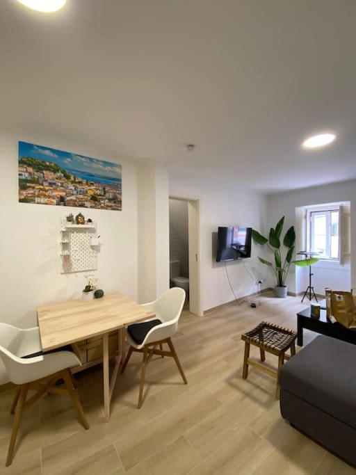 Ferienwohnung Artistic Digital Getaway - Patio & Great Location! Lissabon Exterior foto