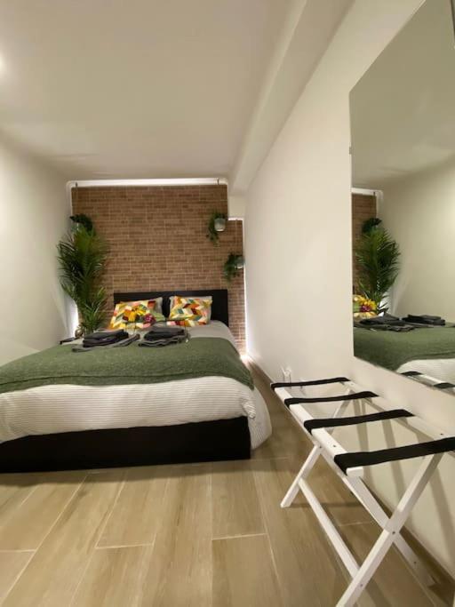 Ferienwohnung Artistic Digital Getaway - Patio & Great Location! Lissabon Exterior foto