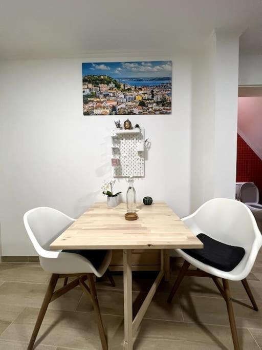 Ferienwohnung Artistic Digital Getaway - Patio & Great Location! Lissabon Exterior foto
